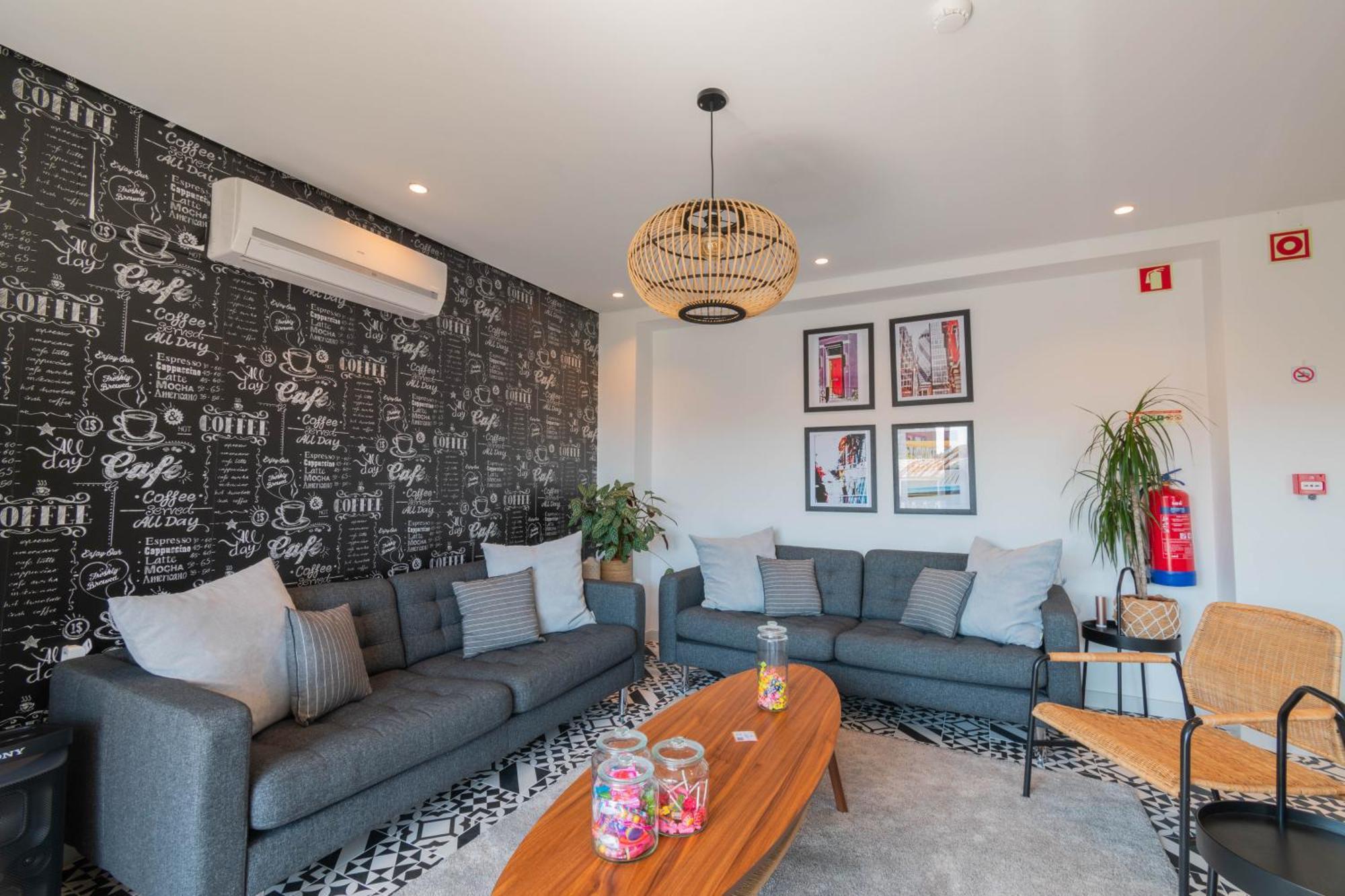 Bed and Breakfast 7Min To Uni Se-Velha - Ac - Work Desk - 300Mbs Wifi Коїмбра Екстер'єр фото
